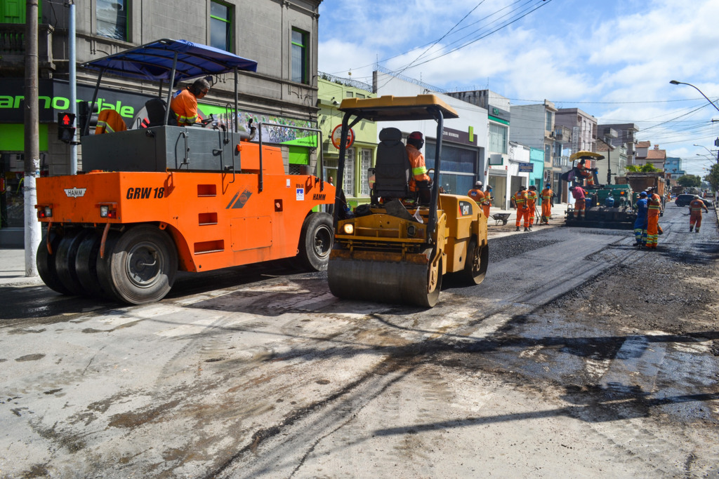 Obras na Deodoro recebem asfalto