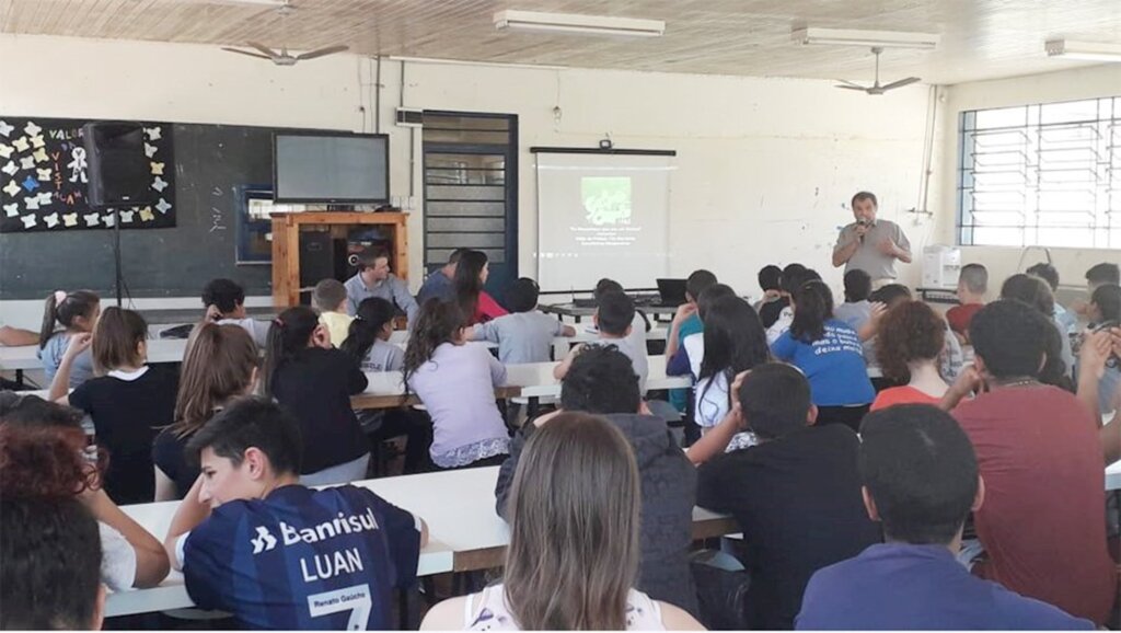Alunos conhecem um pouco mais sobre  a origem da Semana Farroupilha em Pinhal da Serra