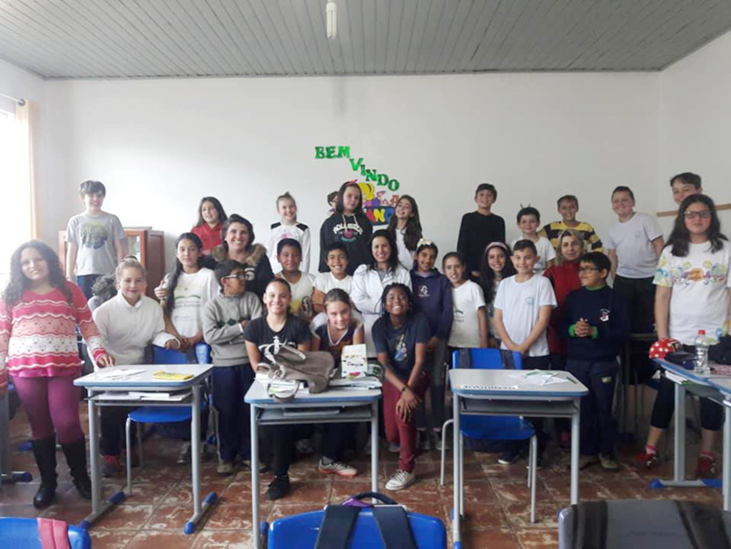 Alunos participam da Campanha  Criança Não Namora em Anita Garibaldi