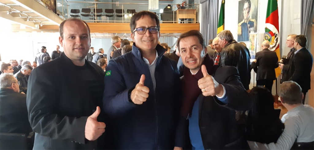 Prefeitos participam de  frente parlamentar em busca de acesso asfáltico