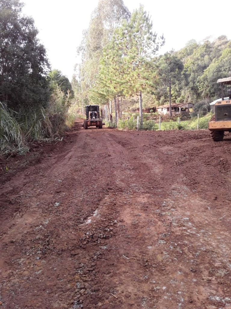 Secretaria de Obras de Abdon Batista segue com trabalho de melhorias das  estradas do interior