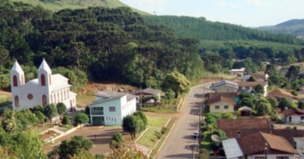 Cooperados e clientes do Sicoob CrediCanoas de Vargem, preocupados com desvio de dinheiro da poupança