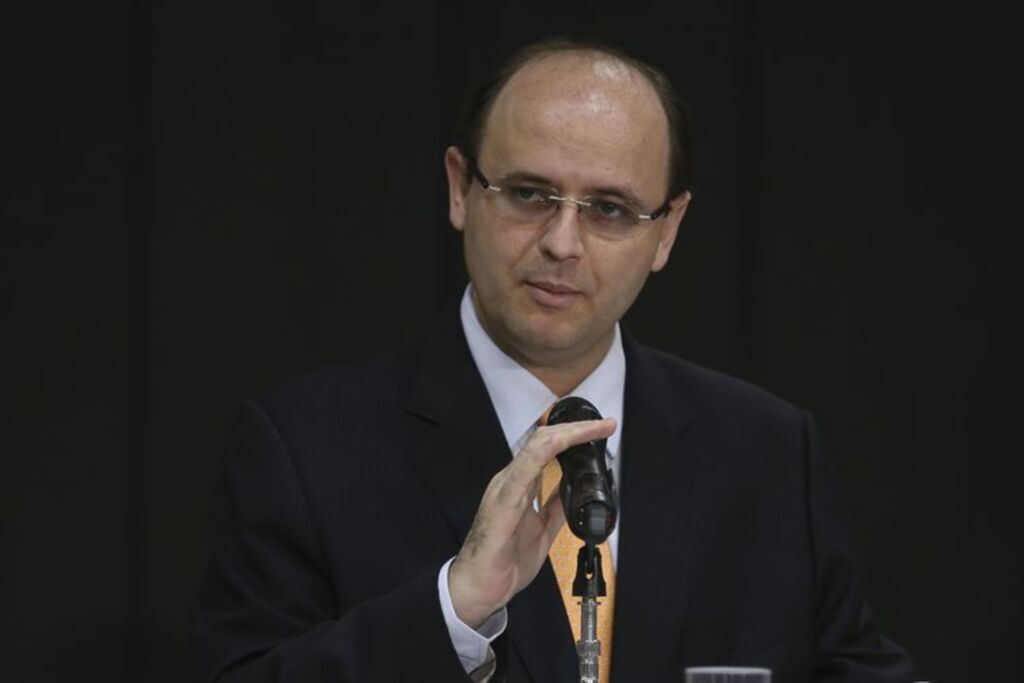 MEC aguarda decisão sobre adiamento do horário de verão