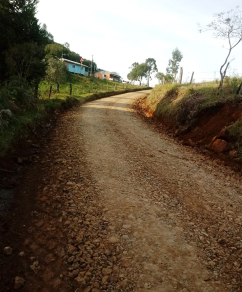 Manutenção nas estradas do município de Cerro Negro