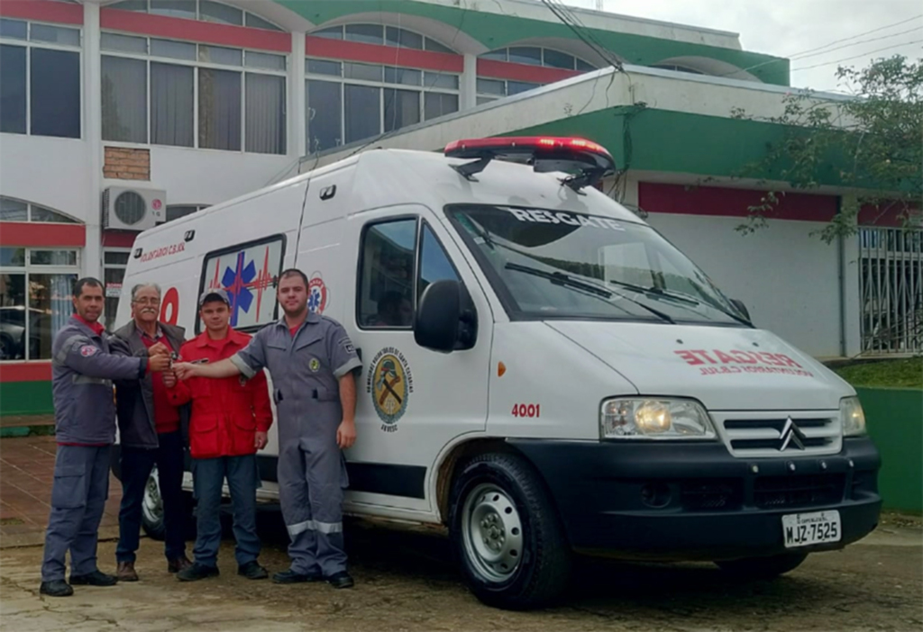 Prefeitura de Campo Belo doa veículo aos Bombeiros Voluntários