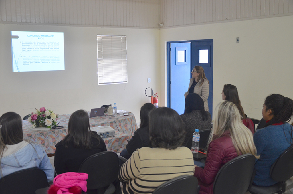 Profissionais de Assistência Social de Anita participam de capacitação