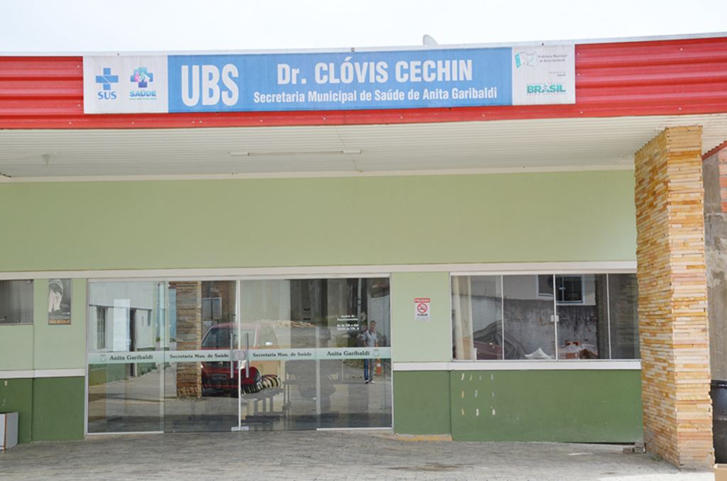 População reclama de  atraso de médicos na UBS  Central de Anita