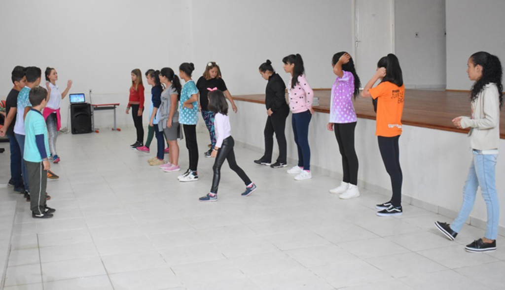 CRAS de Cerro Negro desenvolve Oficinas de Dança através do Projeto Construindo o Futuro