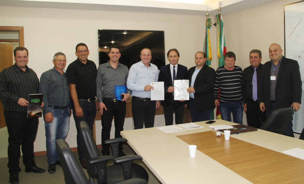 Pinhal e Esmeralda reivindicam pavimentação da ERS-456