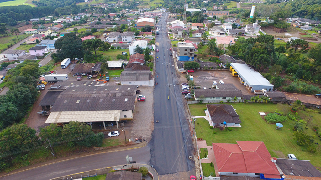 Asfaltamento da Avenida Dom Daniel Hostin em Celso está 65% concluído