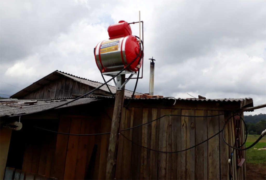 Projeto Banho de Energia da Celesc beneficia famílias na Serra Catarinense