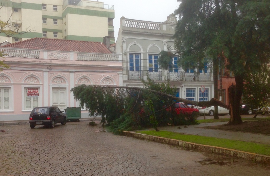 Temporal ainda gera dor de cabeça em Pelotas