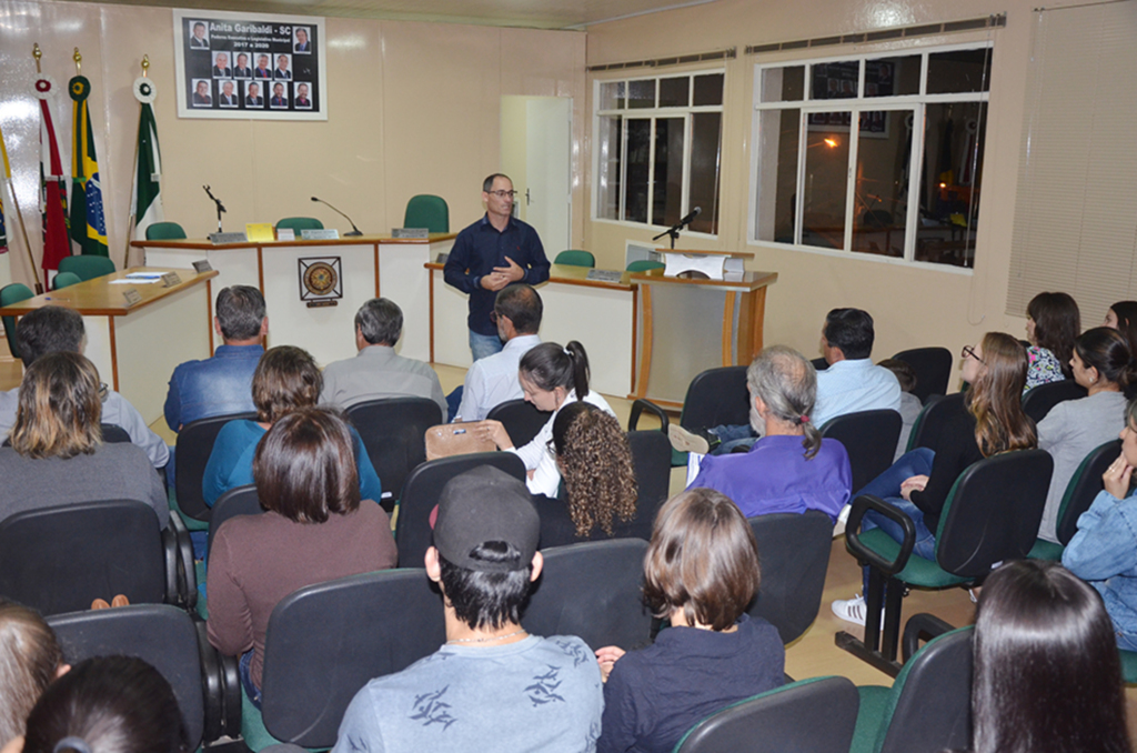 Vereador Hugomar Zanchetta promoveu audiência pública sobre animais de rua e saúde pública