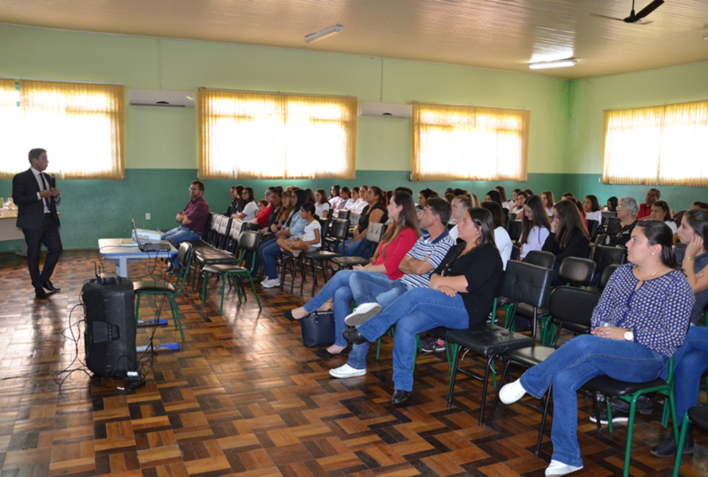 Ação Mulher em Destaque informa anitenses