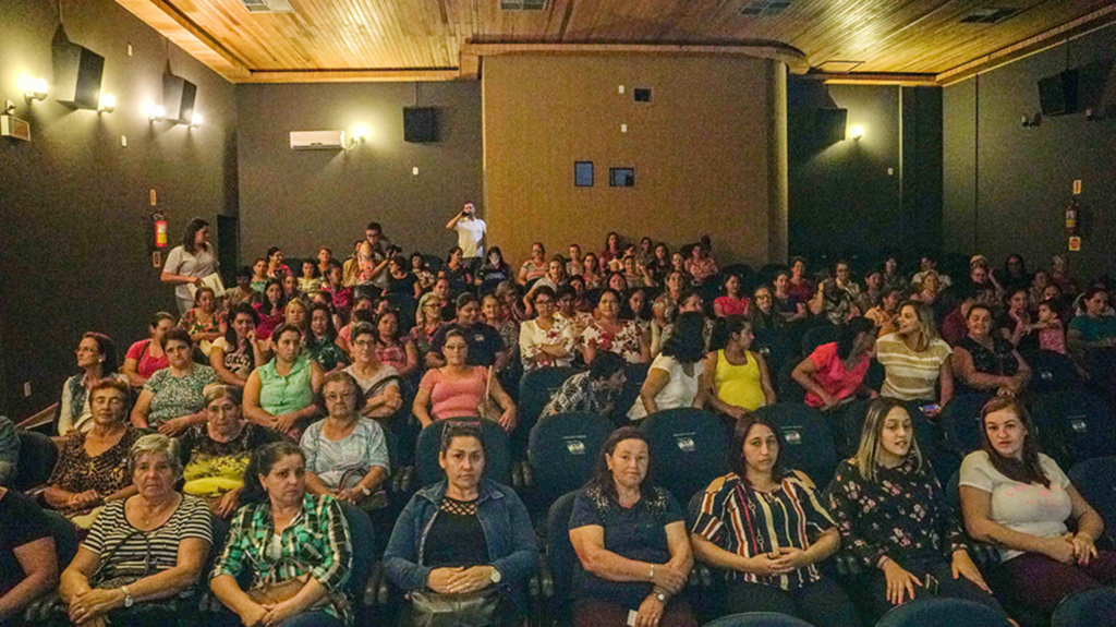 Surpresa e homenagem às mulheres vargenses