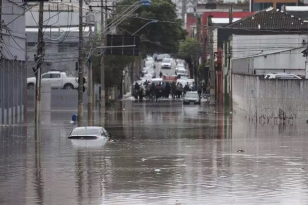 Chuva forte provoca alagamentos, desabamento e deixa 7 mortos na Grande SP
