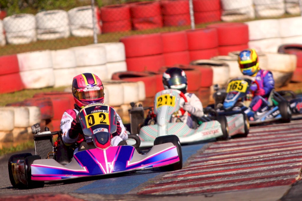 Embalada por vitória, Antonella Bassani disputa Campeonato Sul-Brasileiro de Kart no Beto Carrero