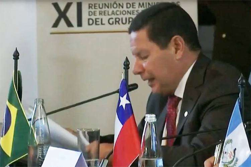 Mourão defende novas eleições na Venezuela e descarta intervenção militar