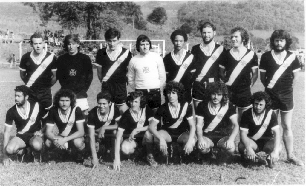 Stúdio Foto Real - Em pé da esquerda para a direita: Vicente, Giacometti, Pólo, Koquiará, Artur, Aristides Cimadon, Peroto e Fernando. Agachados: Nisinho, Elizeu, Arnaldo, Adones, Ade, Rogério Sabotika e Etes.