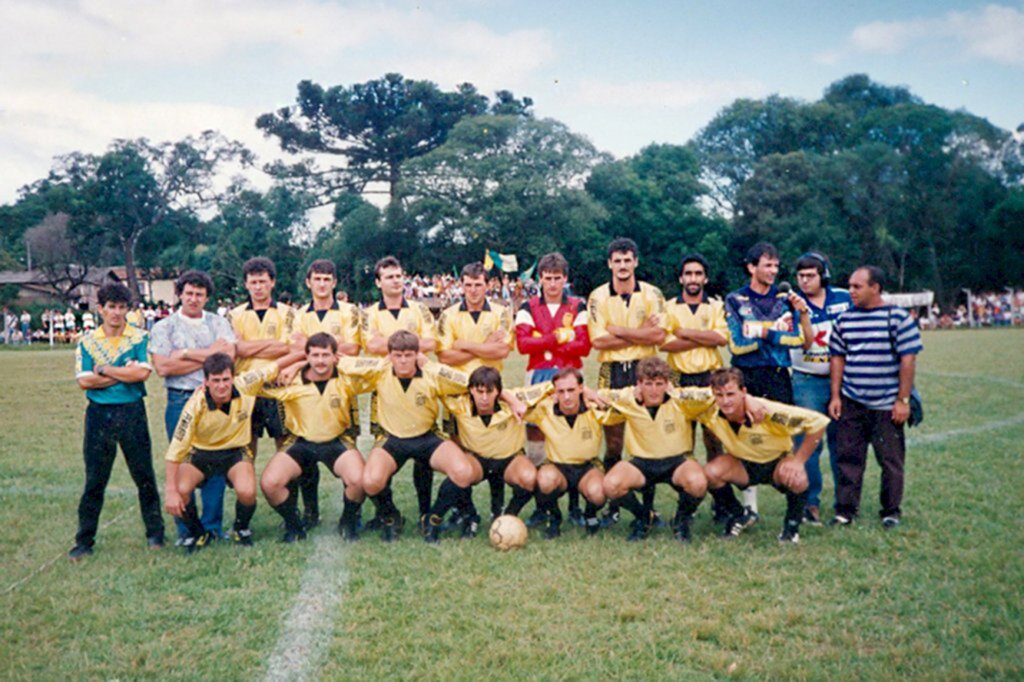 Aldo Azevedo - Em pé da esquerda para a direita: Toninho (massagista), Toigo (técnico), Lilico, Osmar, Polaco, Sava, Rubens, Carpegiani, Valdomiro, Clair, Edson Cassiano (repórter da Rádio Capinzal) e Corcorã (dirigente).  Agachados: Alcindo, Prego, Mauricio, Neguinho, Beto Matté, Tita e Edmilson.