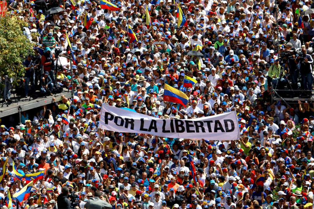 Manifestantes pró e contra Maduro saem às ruas na Venezuela