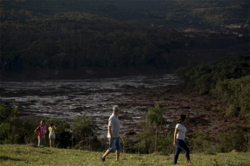 Chuva interrompe trabalho de buscas em Brumadinho