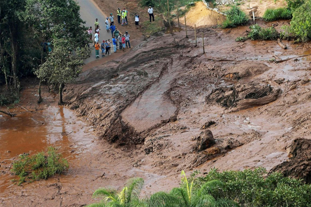 Governo de Minas confirma sete mortes após rompimento de barragem