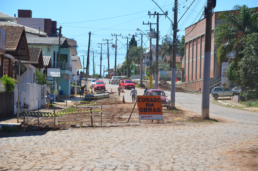 Obras de asfaltamento em Celso Ramos devem ficar prontas no mês de abril