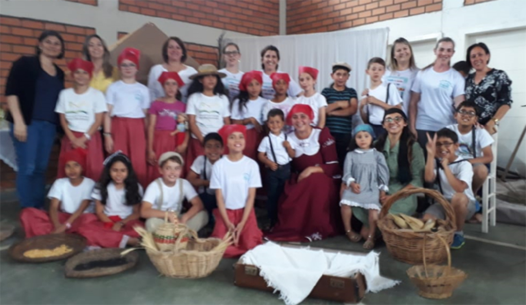 Integração entre família e  escola resgatando a cultura