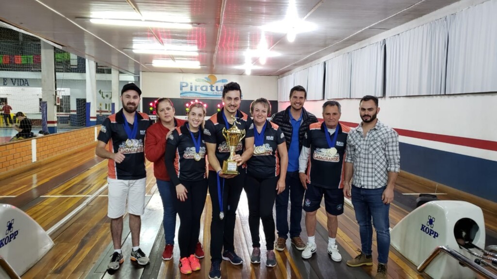  - Atletas comemoraram o resultado do evento que estimulou participantes a viverem temporada de fortes emoções em pista.