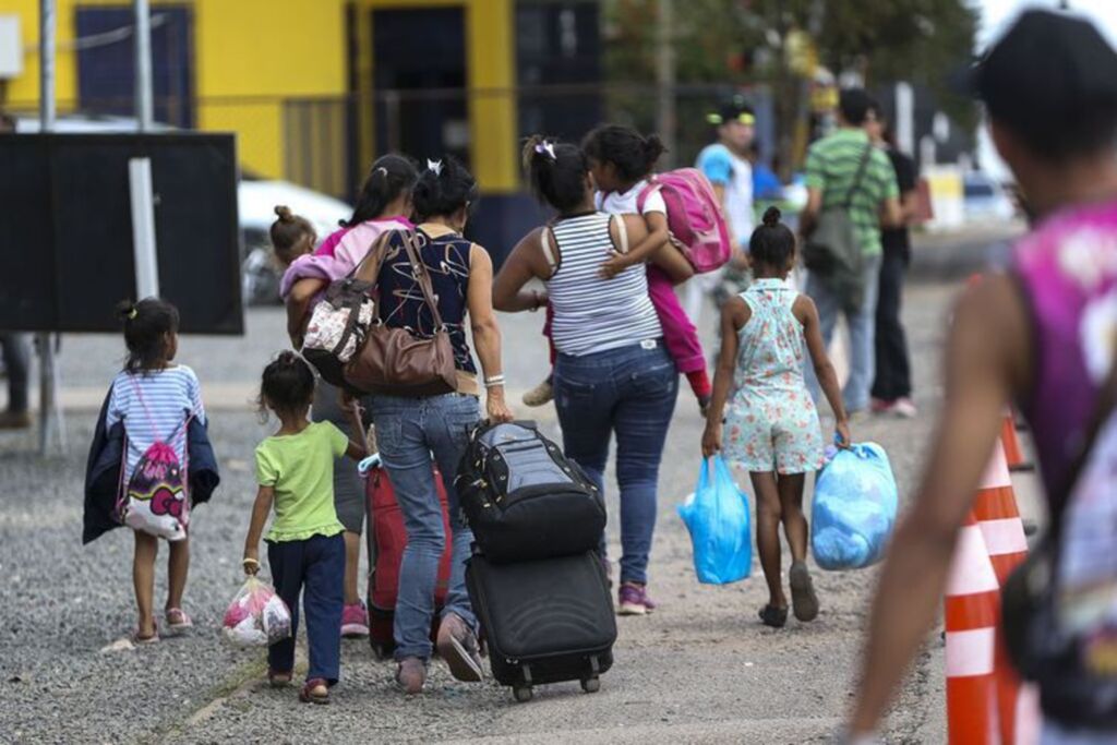 Grupo de venezuelanos deixa Boa Vista e vem para o Rio Grande do Sul
