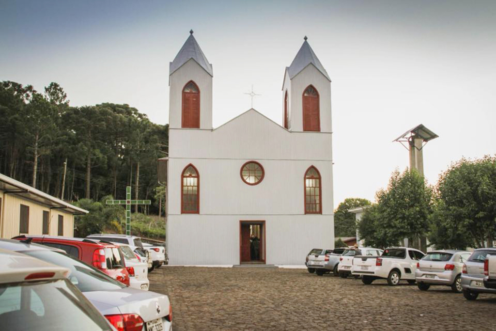 Trabalhos e serviços continuam levando benefícios para os vargenses