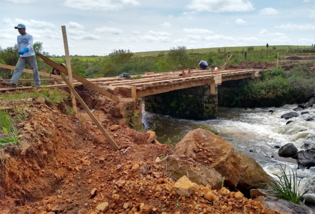 Reestruturação de mais uma ponte em Esmeralda
