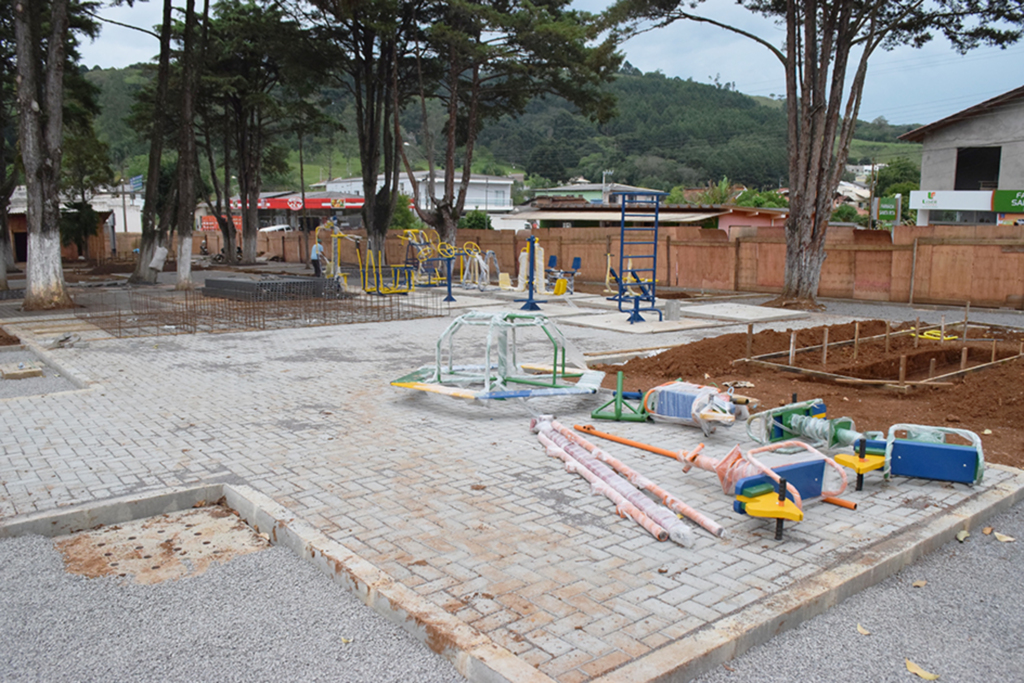 Praça Central de Abdon começa a ganhar forma com obras de revitalização