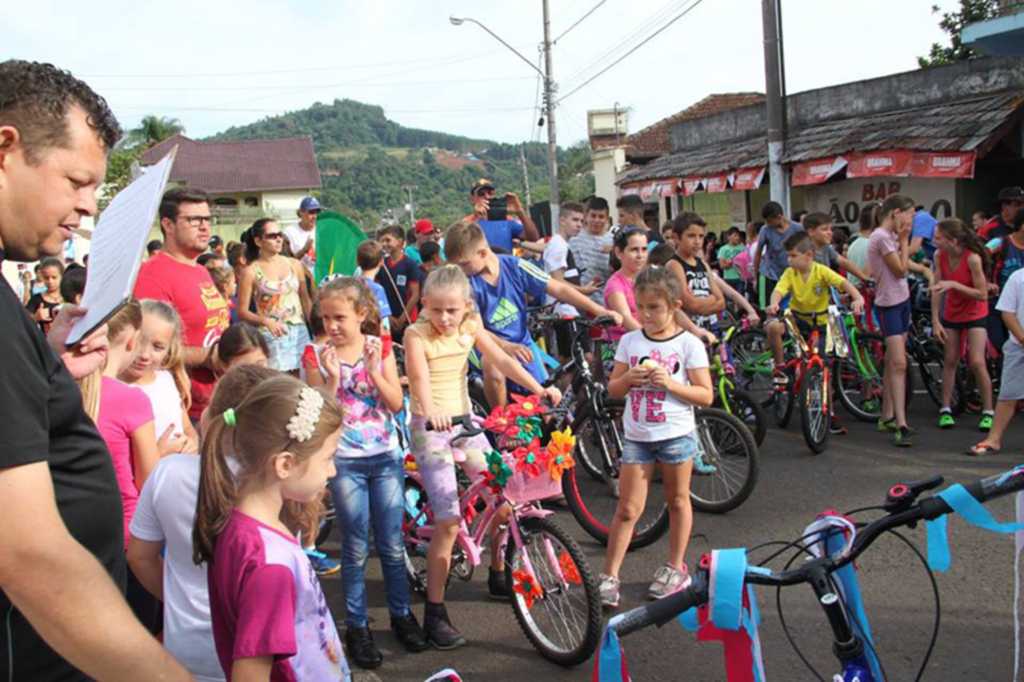  - Evento tradicional foi cancelado no aniversário do município depois que previsão do tempo apontava fortes chuvas para o período.