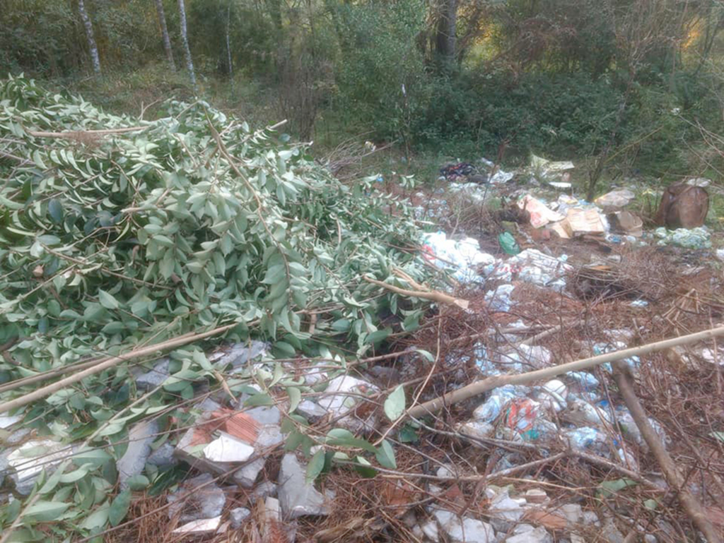 Lixo jogado em local indevido é  recolhido pela Prefeitura Municipal de Anita Garibaldi