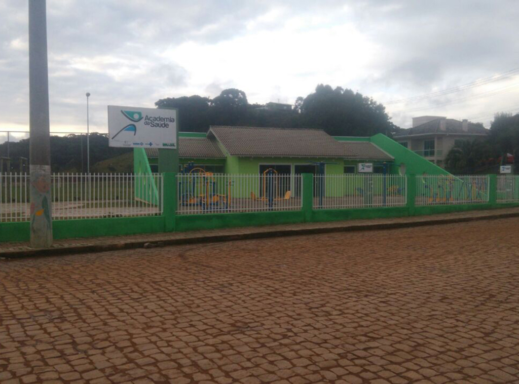Vândalos continuam danificando Praça da Justiça, mesmo durante trabalho de revitalização
