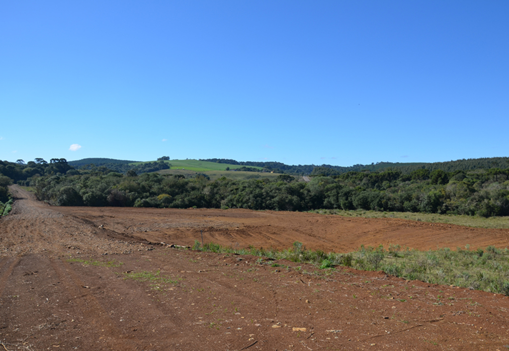 Terraplanagem pronta para receber barracão da  Central de Gerenciamento de Resíduos em Campo Belo