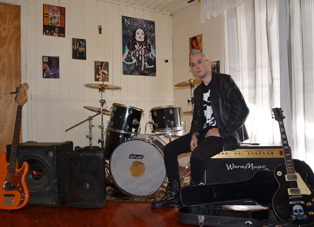 O estilo rock roll faz parte da  rotina de jovem anitense