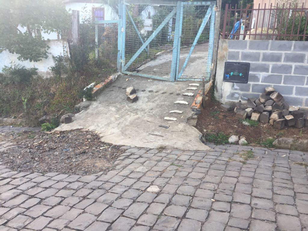 Moradores aguardam atendimento da Secretaria de Obras de Anita