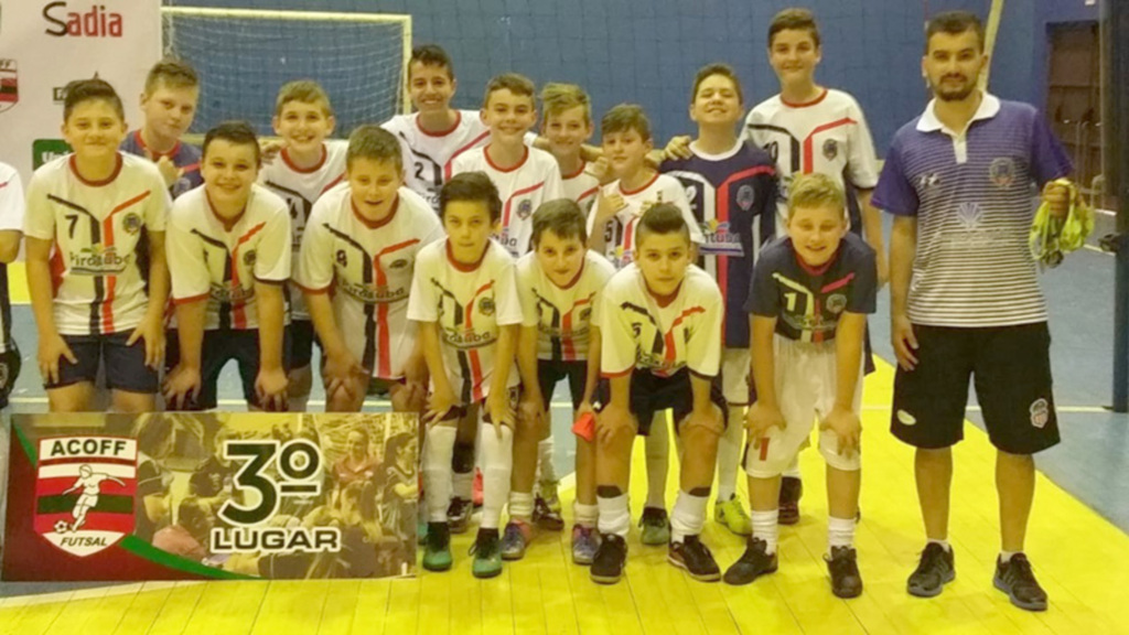  - Equipe de futsal sub 12 de Piratuba obteve a terceira colocação, em disputa que teve 12 times