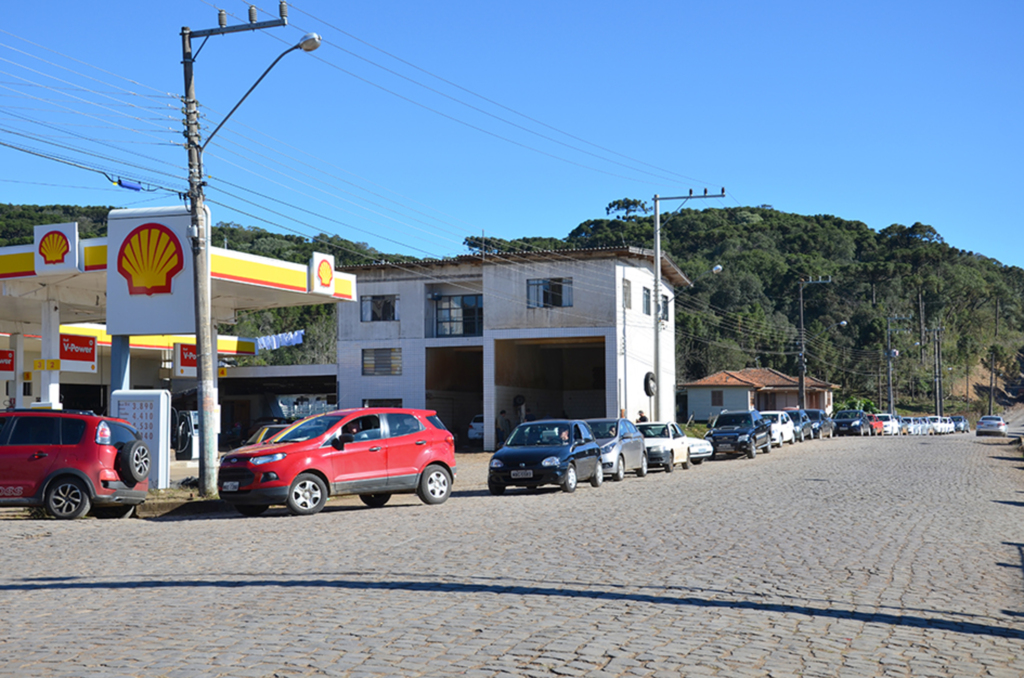 Acaba gasolina em postos de Anita