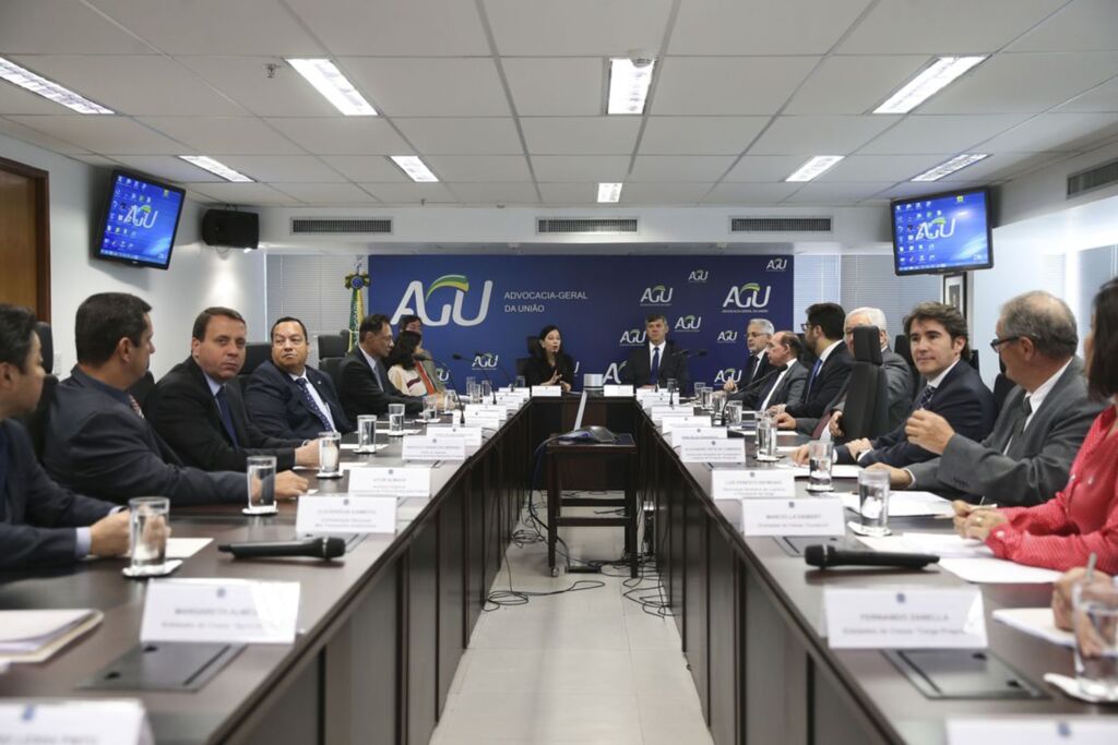 Empresas pedem desconto de multas por greve de caminhoneiros em reunião na AGU
