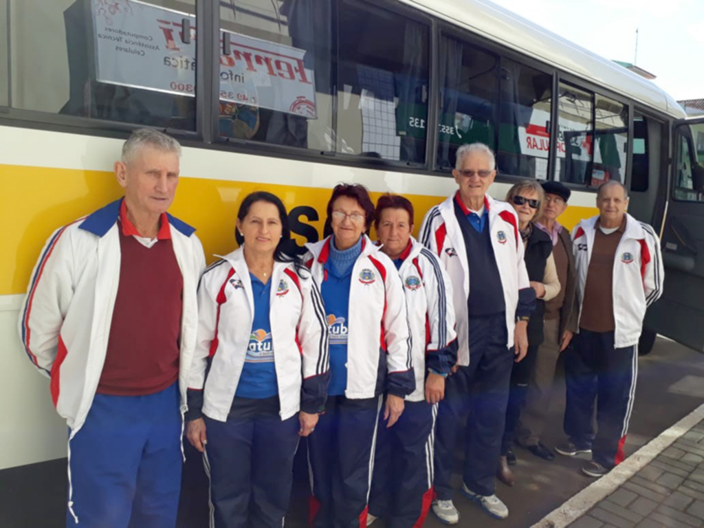 Jonas Pacheco/DME - Equipes de Piratuba viajaram ontem, dia 23, para Rio do Sul