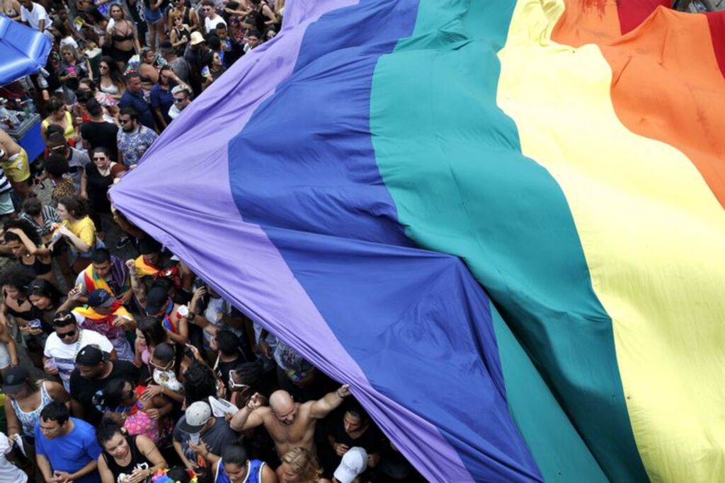 Violência e invisibilidade marcam realidade de lésbicas no Brasil