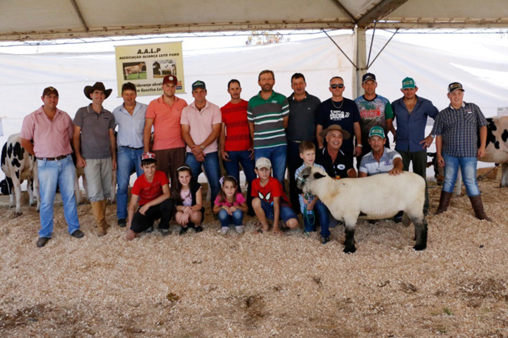 1ª Expo Abdon Batista - 29 anos contou com feira agropecuária