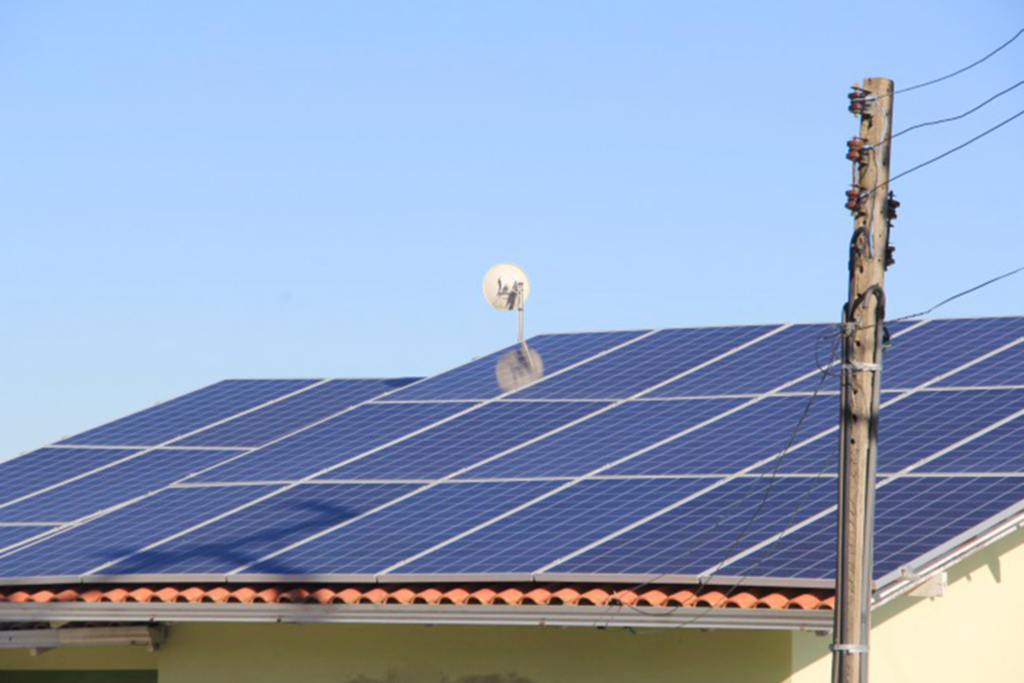 Energia solar fotovoltaica é forma de economia sustentável