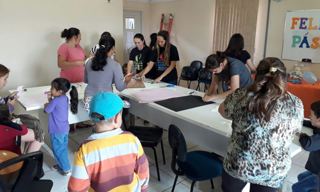 Equipe do PIM de Pinhal comemorou a Páscoa com as famílias do programa