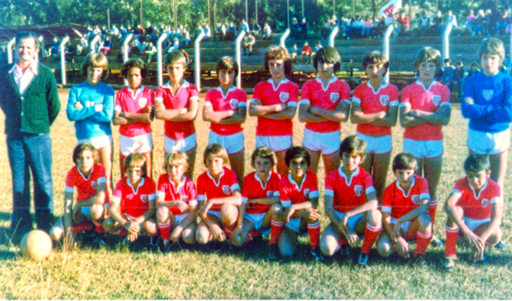  - Registro fotográfico ocorreu em 1992, há 26 anos, sendo da então equipe de futebol de campo do Arabutã Futebol Clube.