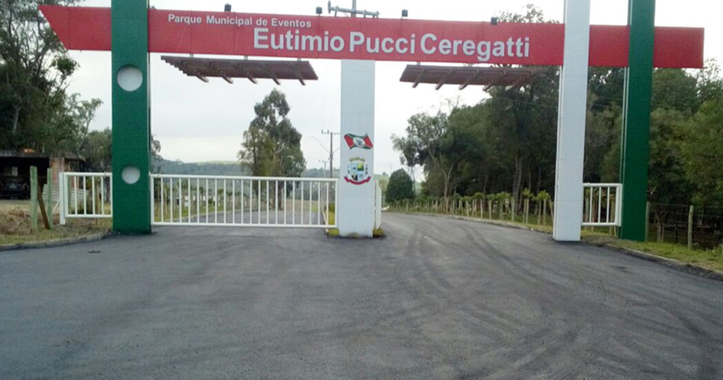 Acesso ao Parque Municipal de eventos é pavimentado
